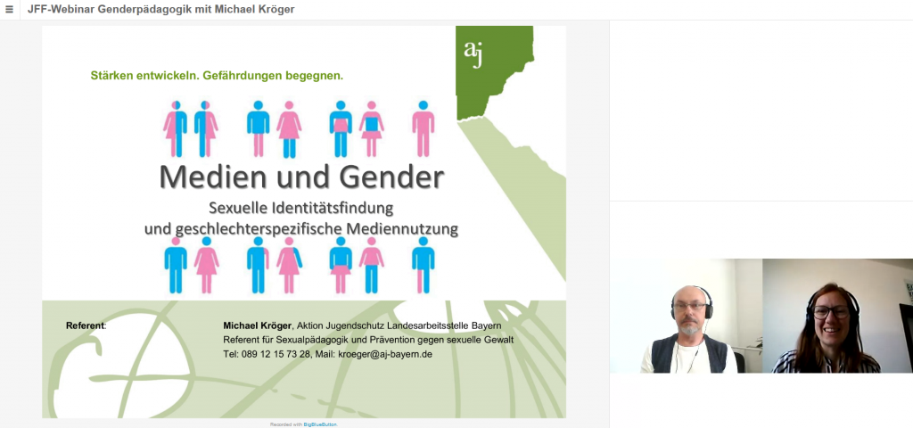 Startfolie einer Präsentation des Referenten Michael Kröger zum Thema Medien und Gender. Drauf abgebildet sind verschiedenen Strichmenschen in rosa und blau. Rechts befindet sich ein Foto des Referenten.